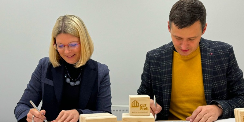 Vidzemes Augstskola un masīvkoka paneļu ražotājs “CLT Profi” sadarbosies izglītībā un zinātnē ilgtspējīgas būvniecības jomā